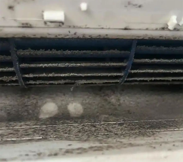 西安空调吹的风有股烧焦味是怎么回事